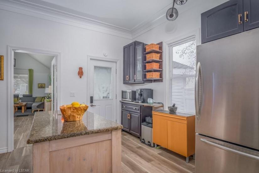 staging your home kitchen