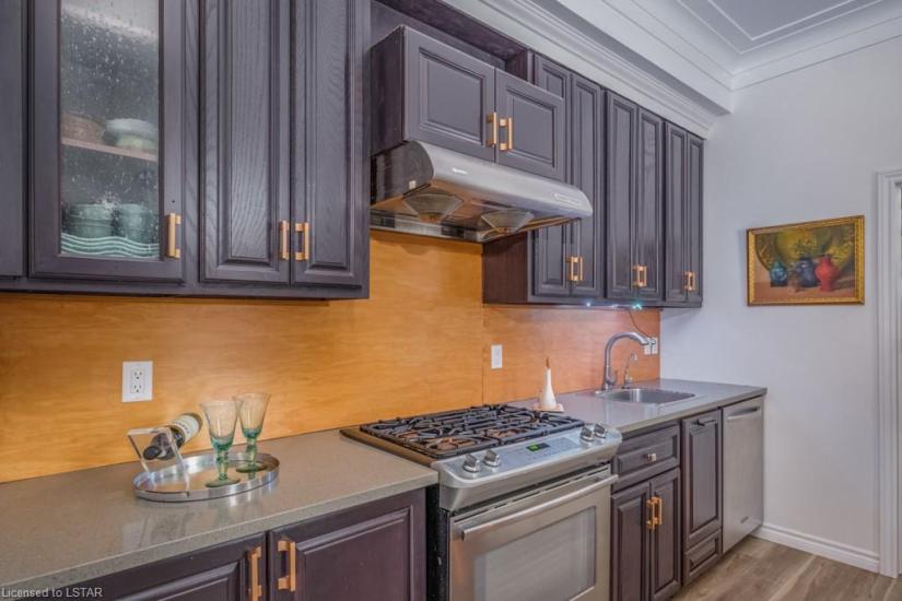 staging your home kitchen